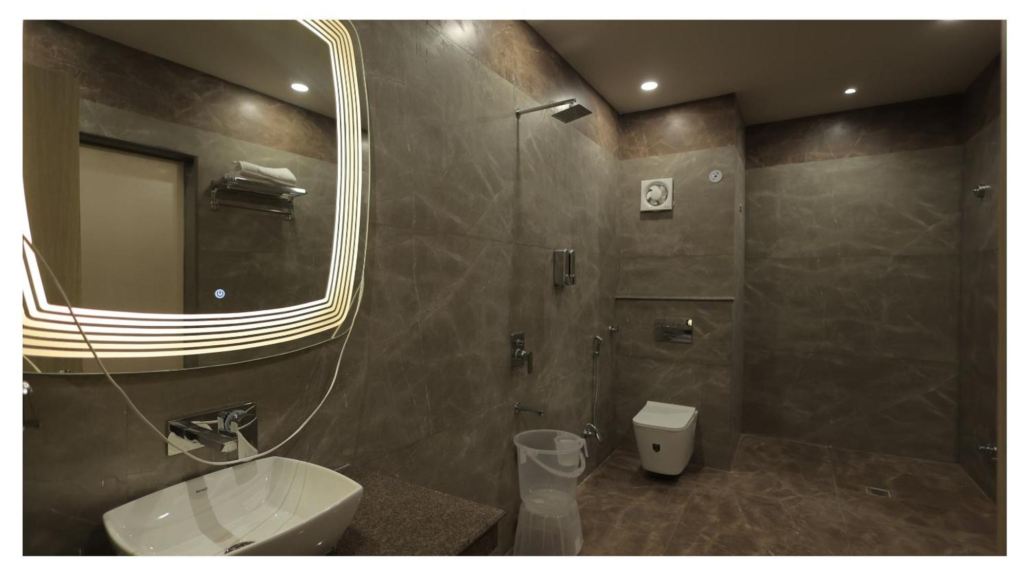 The Riverside Inn Vidisha Bagian luar foto
