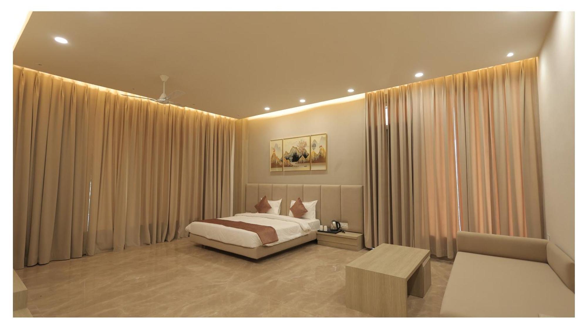 The Riverside Inn Vidisha Bagian luar foto