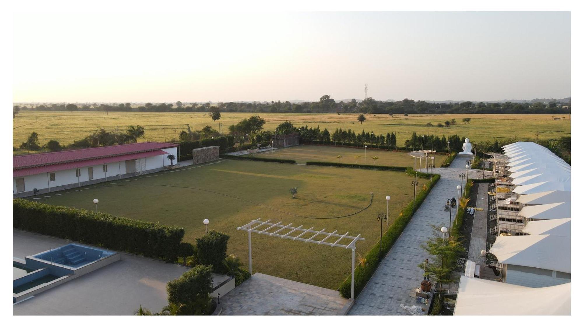 The Riverside Inn Vidisha Bagian luar foto